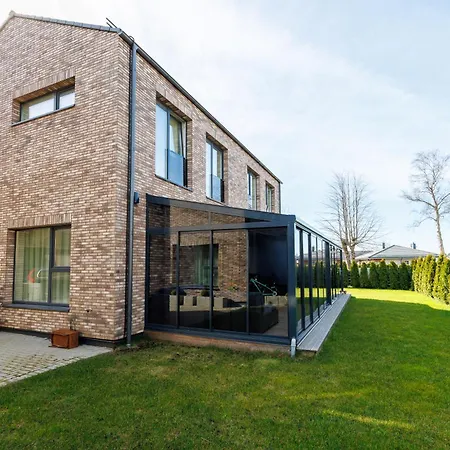 Amberstone Brothers Апартаменти *