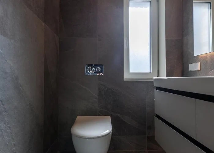 Amberstone Brothers Апартаменти *